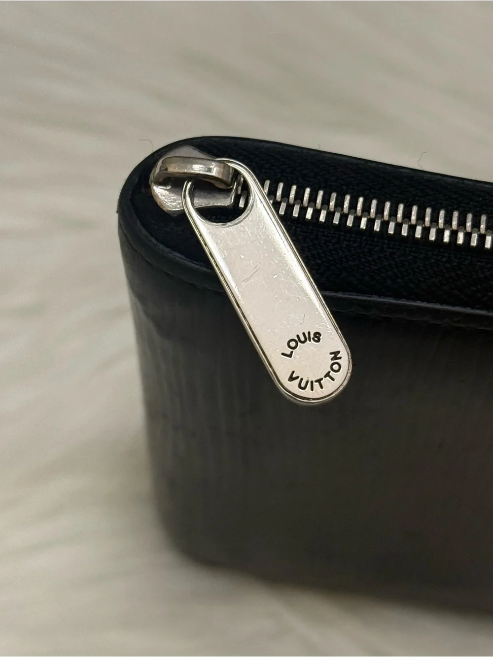 LOUIS VUITTON - BLACK EPI LEATHER COMPACT CARDHOLDER ZIP AROUND WALLET